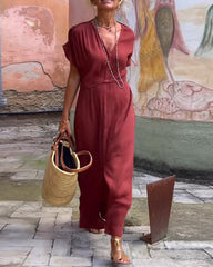 Sukienka w jednolitym kolorze z rozcięciem w serek i guzikami