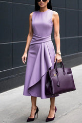 Solidna dopasowana sukienka midi z falbankami i bez rękawów