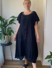 🌺2025 Nowa modna jednokolorowa sukienka w stylu etnicznym z koronką i dużą spódnicą