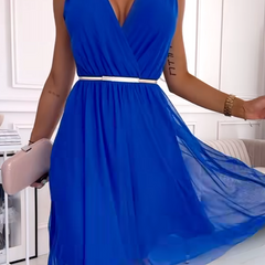 Sukienka z szyfonu bez rękawów i dekoltem w serek