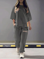 Luźny, swobodny zestaw t-shirtów i spodni damskich