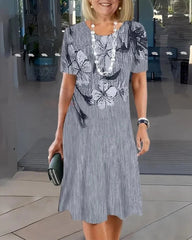 Dresuj okrągły szyję z krótkim rękawem