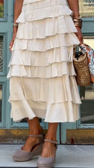 Spódnica damska o średniej długości i kroju litery A