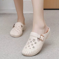 🔥Ostatni dzień 50% zniżki – Damskie sandały na niskim obcasie z okrągłą główką i rzeźbionymi kwiatami