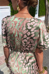 🌻✨Niepowtarzalna sukienka z krótkim rękawem i nadrukiem | Dekolt w serek, sznurowane, dopasowane