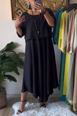 Sukienka na szelkach w jednolitym kolorze. Dwuczęściowy zestaw damski