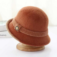 Modna jesienno-zimowa czapka dzianinowa z podwiniętymi krawędziami