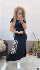 Sukienka z nadrukiem w litery, okrągłym dekoltem i rozcięciem przy kieszeniach