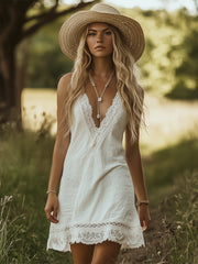 Luźna, wiejska sukienka mini z koronkowym wykończeniem w kolorze białym, z lnu i bawełny