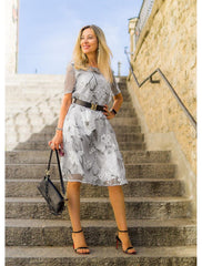 Sukienka midi z okrągłym dekoltem i nadrukiem w kwiaty z siateczki