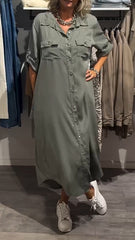 Stylowa damska sukienka z długim denimowym kołnierzykiem i guzikami