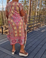 Sukienka z dekoltem w serek, krótkim rękawem, nadrukiem, prosta