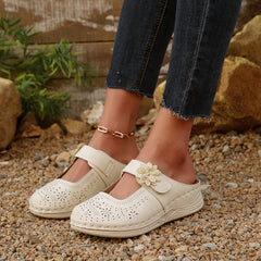 Letnie sandały na grubej podeszwie z siateczki z wycięciami