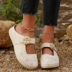 Letnie sandały na grubej podeszwie z siateczki z wycięciami