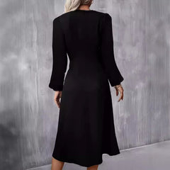 Jesienno-zimowa damska sukienka z długim rękawem i wąskim rozcięciem