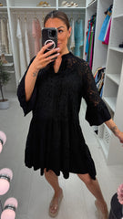 Sukienka koronkowa zakrywająca ciało