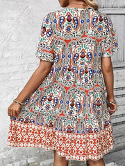 Sukienka z nadrukiem i dekoltem w serek