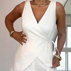 Dwuczęściowy komplet składający się z topu bez rękawów i spodenek