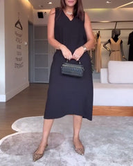 Sukienka casualowa z dekoltem w serek, bez rękawów, w jednolitym kolorze, z rozcięciem