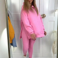 Stylowy zestaw damski składający się z bluzy z kapturem i spodni