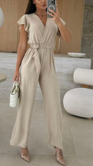 Letni dopasowany kombinezon z szerokimi nogawkami i dekoltem w serek