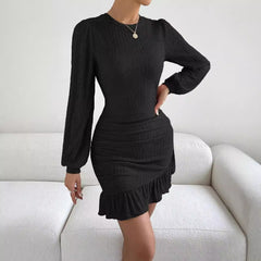 Modna jesienno-zimowa sukienka z długim rękawem, wykonana z dzianiny