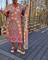 Sukienka z dekoltem w serek, krótkim rękawem, nadrukiem, prosta