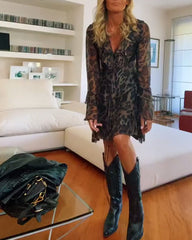 Sukienka damska z falbanką i nadrukiem w panterkę