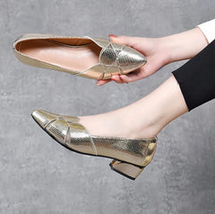 Nowe modne buty na grubym obcasie z szpiczastym noskiem i błyszczącymi butami