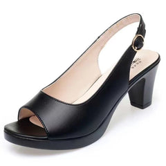 Grube, okrągłe, krótkie buty z klamrą na obcasie