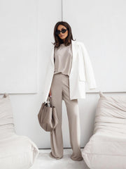 Elegancki damski dwuczęściowy garnitur w jednolitym kolorze