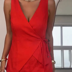 Dwuczęściowy komplet składający się z topu bez rękawów i spodenek