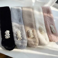 Szalik ze sztucznego futra królika w kształcie krzyża z klamrą