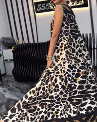 Elegancka sukienka bez rękawów z nadrukiem w panterkę