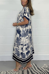 Sukienka z nadrukiem i dekoltem w kształcie litery V