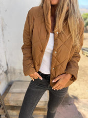 Kurtka puchowa o swobodnym stójce i jednorzędowym kroju