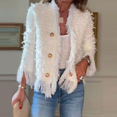 Krótki płaszcz damski z guzikami i frędzlami